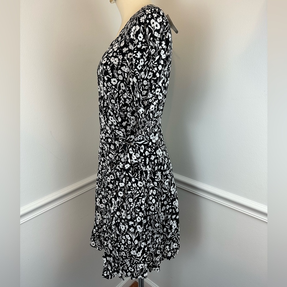BANANA REPUBLIC Black & White Print Wrap Mini Dress NWT | Size 10 - Picture 7 of 16